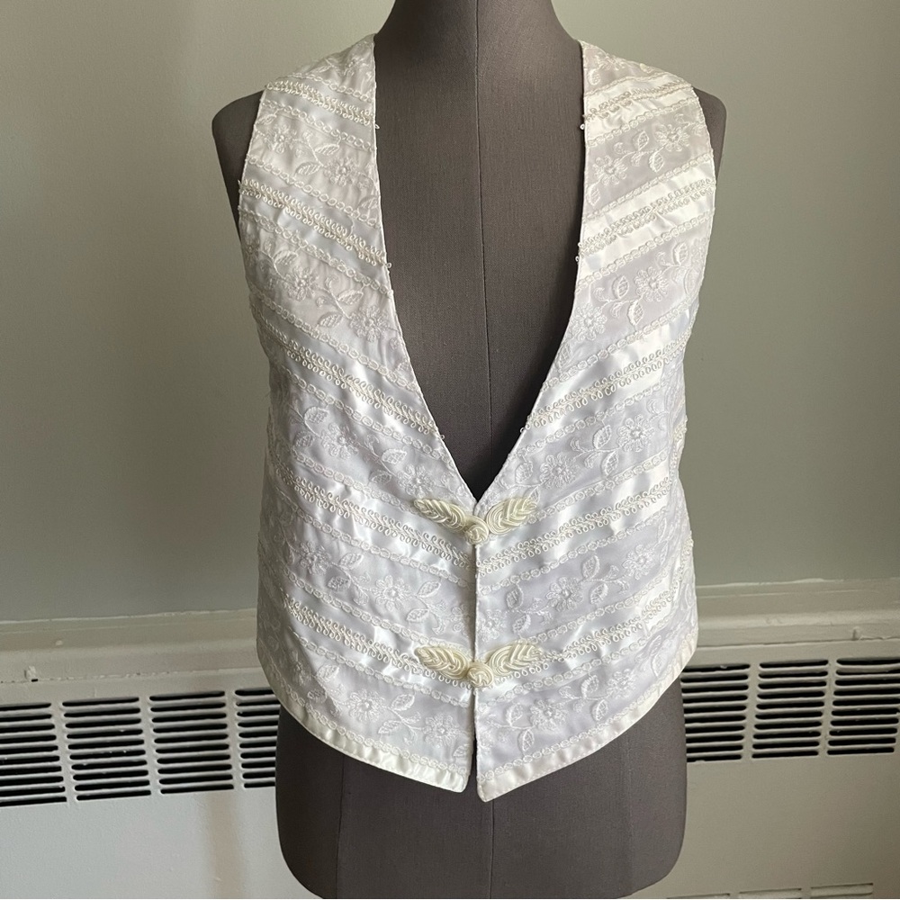 Vintage Henri Bendel white satin embroidered buttoned vest